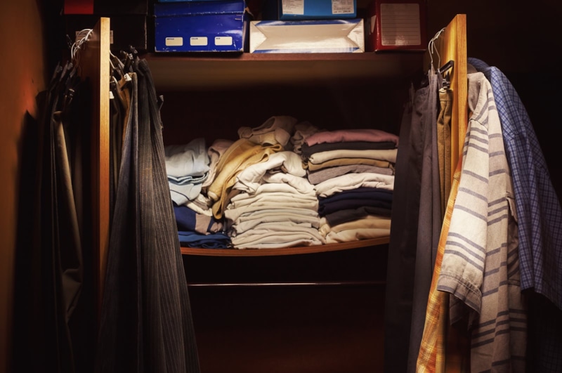 Свежесть в шкафу без химии: народные абсорбенты