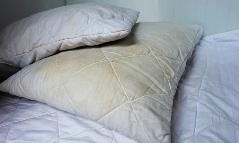 Чистая подушка: желтизна исчезает