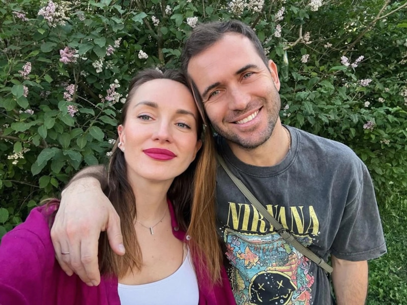 Александр Кержаков привез жену в элитный роддом Александр Кержаков привез жену в элитный роддом