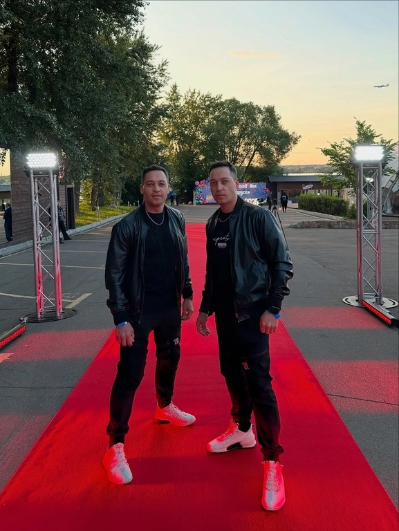 Стас Каримов с братом