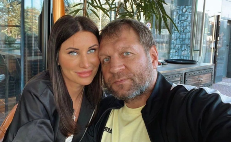 Александр Емельяненко во второй раз развелся с женой Полиной