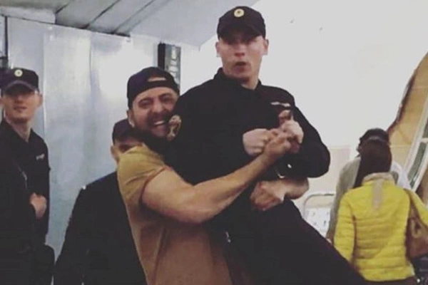 Ислям Малеков поднял сотрудника Росгвардии