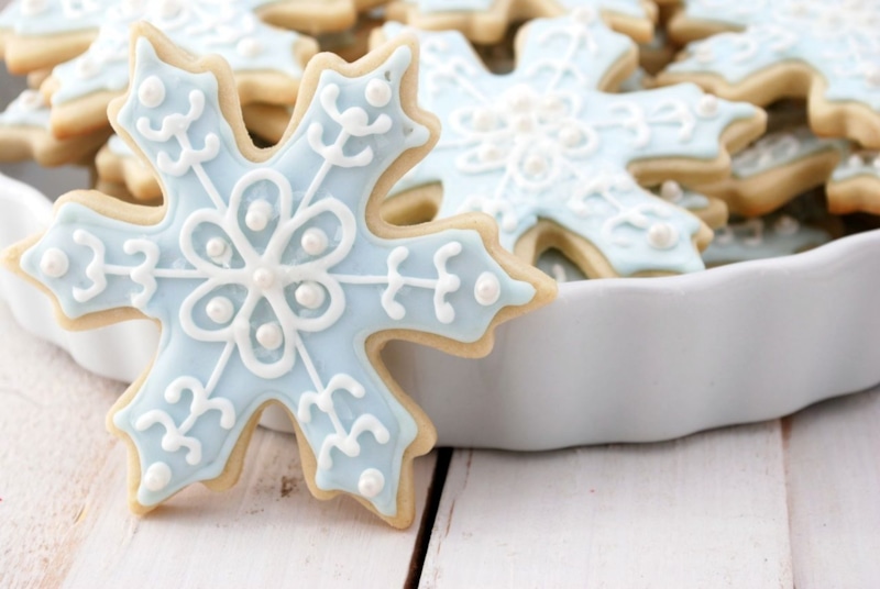 Новогодняя выпечка: печенье снежинки