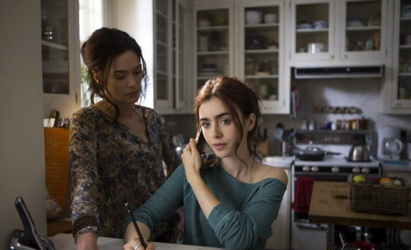 Лина Хиди и Лили Коллинз Лина Хиди и Лили Коллинз