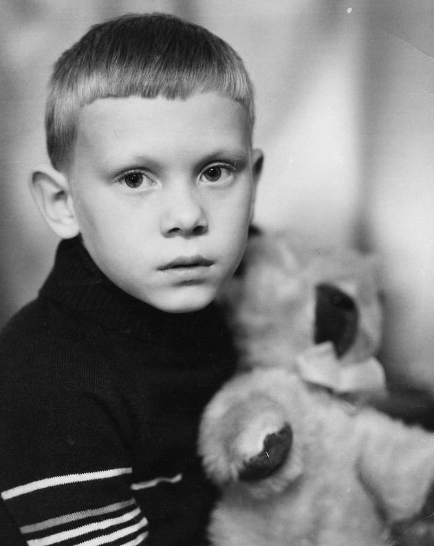 Олег Артемьев в детстве