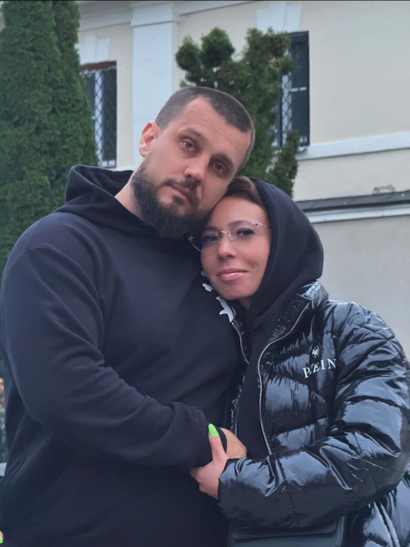 Максим Антонов с женой