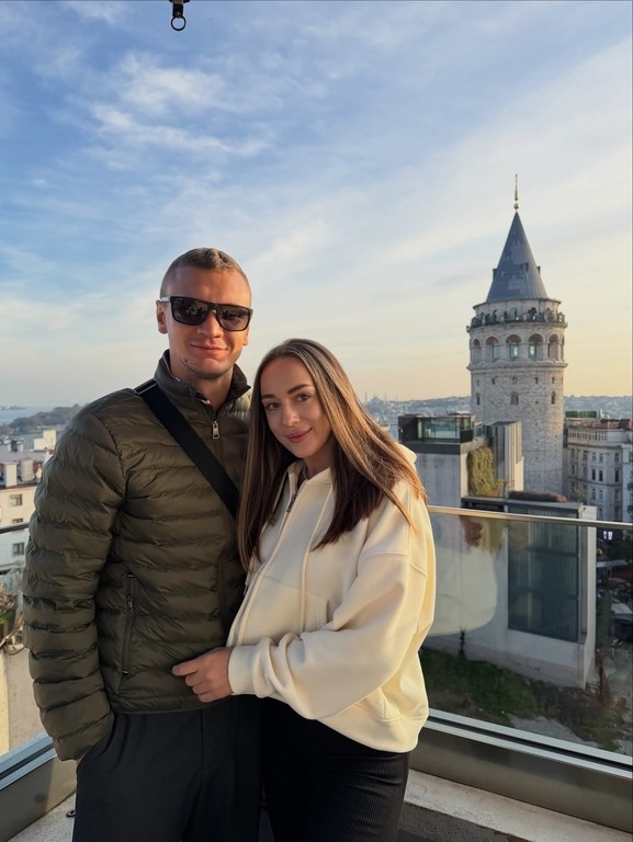 Илья Попов с женой