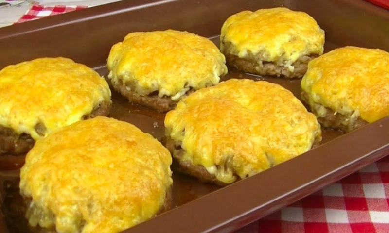 Котлета сугроб на тарелке: зимняя подача Котлета сугроб на тарелке: зимняя подача