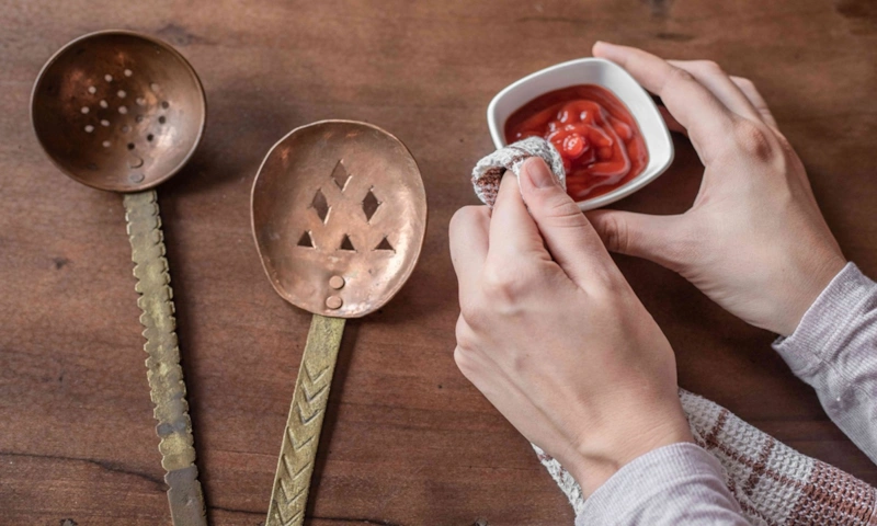 Чистка медных изделий кетчупом: домашний способ Чистка медных изделий кетчупом: домашний способ