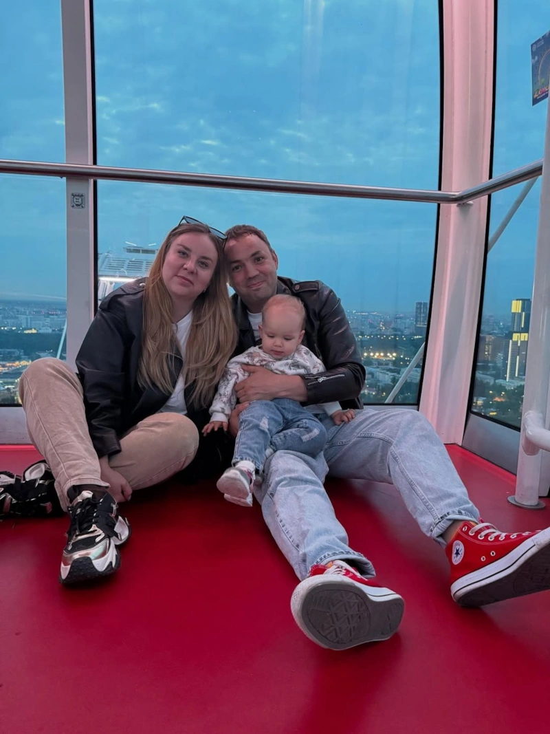 Светлана Гобозова с мужем Александром Гобозовым и дочерью