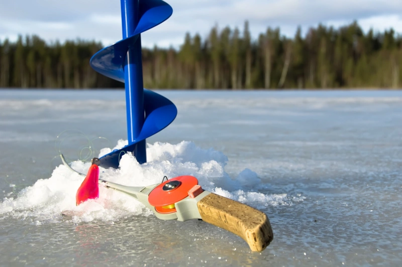 Зимняя рыбалка на первом льду: выбор лунки Зимняя рыбалка на первом льду: выбор лунки