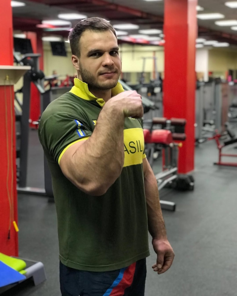 Артем Гришин — заслуженный мастер спорта России по армрестлингу Артем Гришин — заслуженный мастер спорта России по армрестлингу