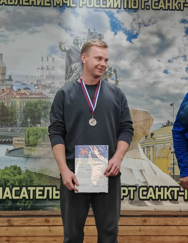 Пожарный из Санкт-Петербурга Артем Бабаев Пожарный из Санкт-Петербурга Артем Бабаев