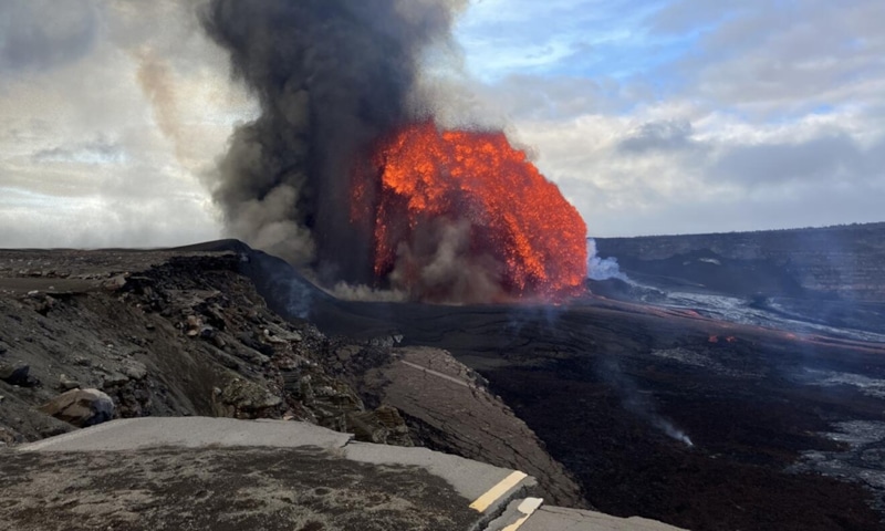 Вулкан Килауэа: тройной выброс лавы