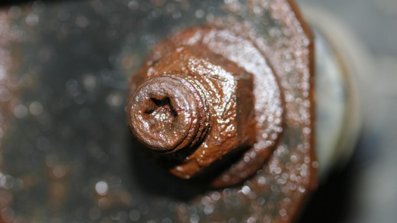 Работа с ржавым крепежом: гаражный лайфхак Работа с ржавым крепежом: гаражный лайфхак