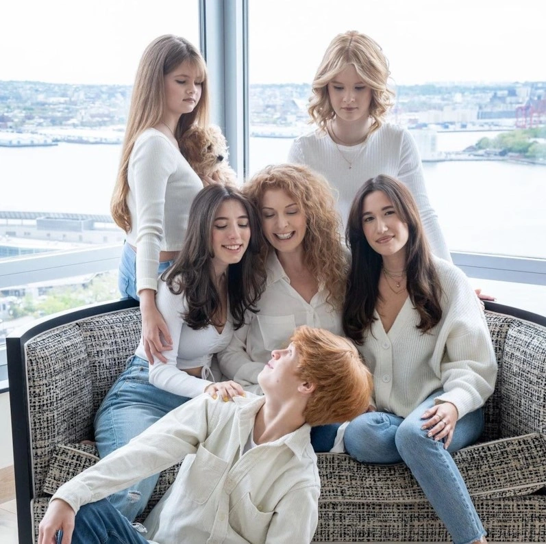 Амалия Мордвинова с детьми