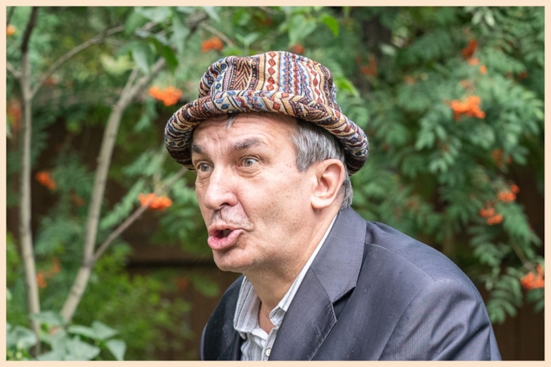 Александр Андриенко в сериале «Варвара не летает» Александр Андриенко в сериале «Варвара не летает»