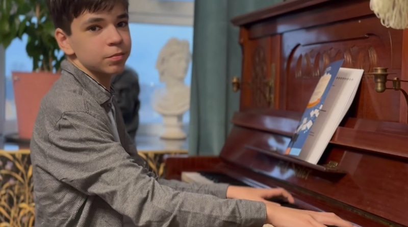 Андрей Гончаров за фортепиано