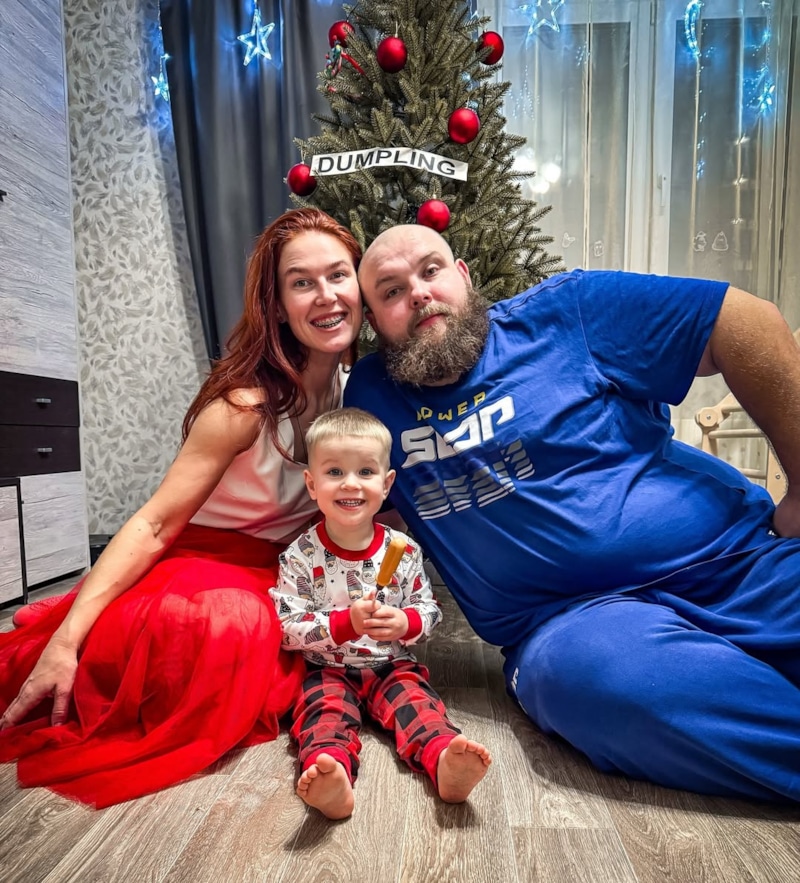 Вася Пельмень с женой и сыном