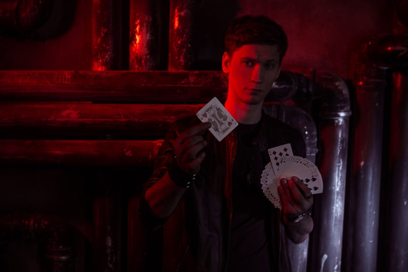 Иллюзионист Александр Наумов