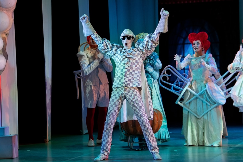 Актер Московского театра мюзикла Денис Котельников