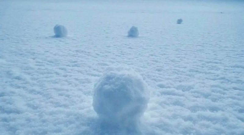 Ветровые снежки: редкое природное явление