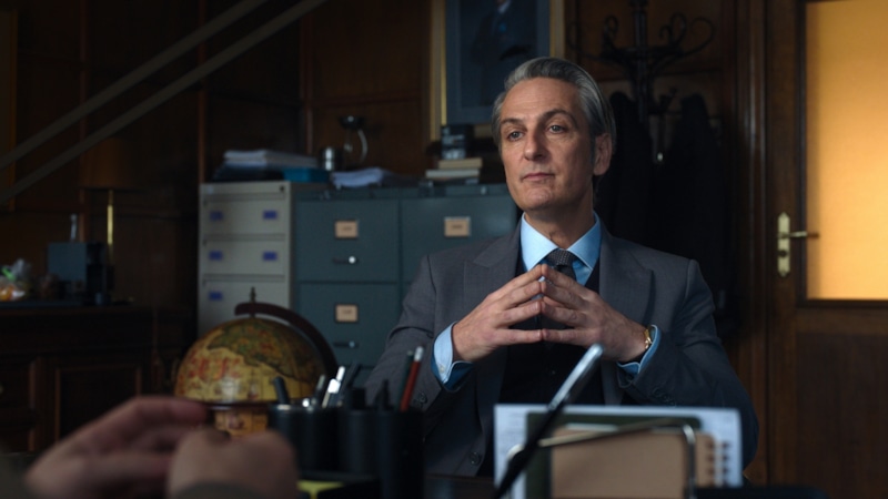 Эрнесто Альтерио в сериале «Ваше Величество»