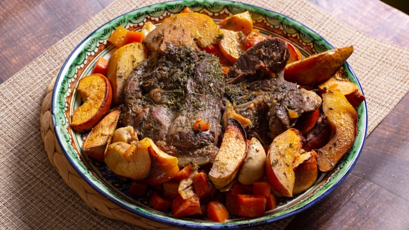 Баранина с айвой: пряное и сочное блюдо