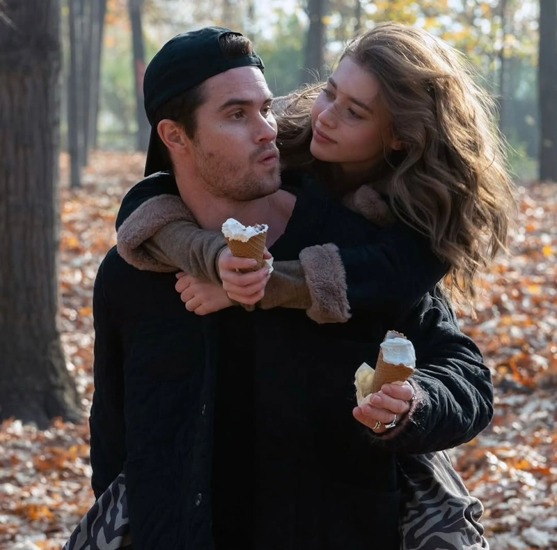 Чейз Стоукс и Сидни Тейлор в фильме «Парни с тату. Прямо в сердце» Чейз Стоукс и Сидни Тейлор в фильме «Парни с тату. Прямо в сердце»