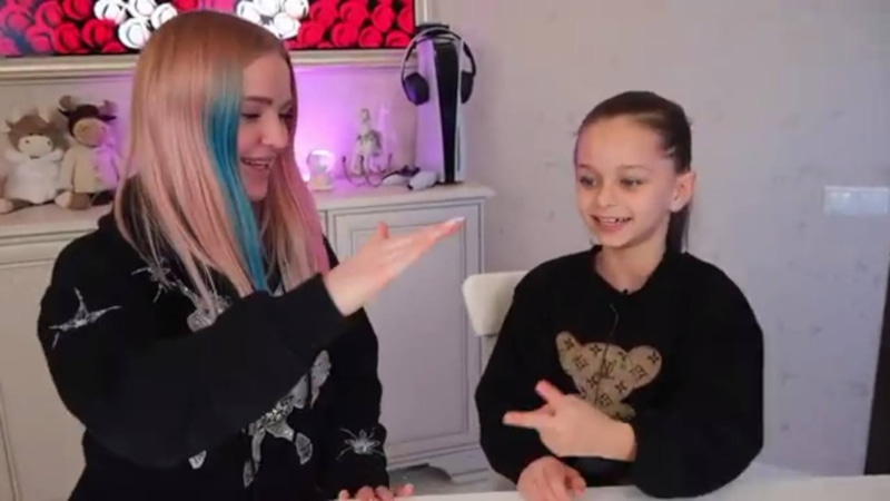 Алиса Лисова и Алина Смайл Алиса Лисова и Алина Смайл