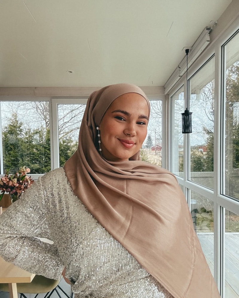 Иман Мескини в хиджабе Иман Мескини в хиджабе