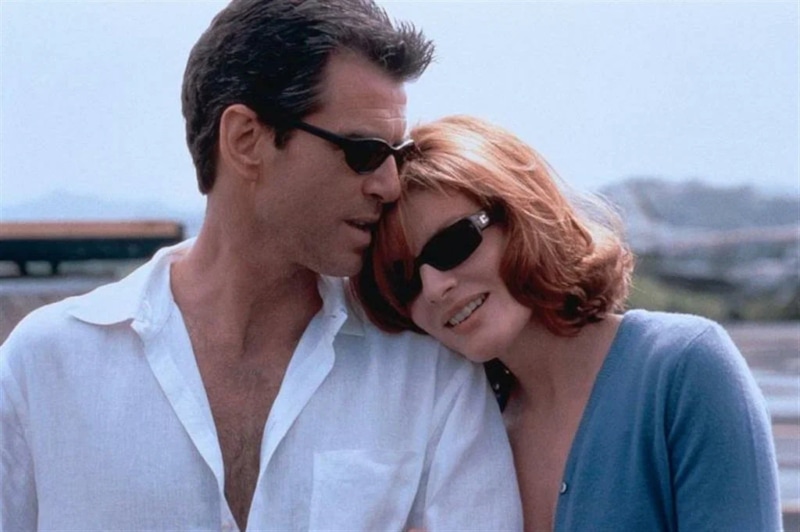 Рене Руссо и Пирс Броснан в фильме «Афера Томаса Крауна»