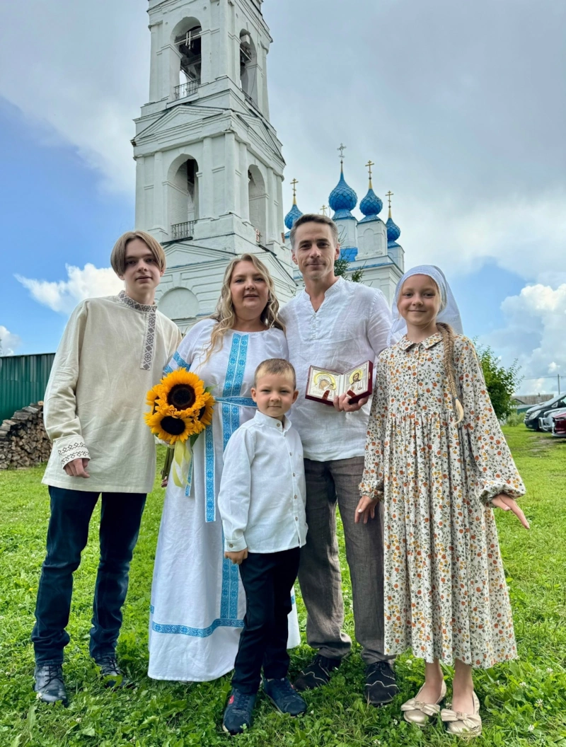 Василий Шмаков с женой и детьми Василий Шмаков с женой и детьми