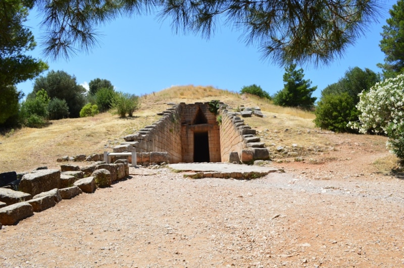 Древняя гробница: символ медицины