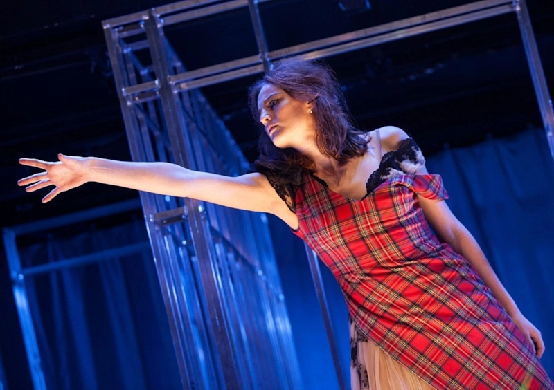 Изабель Эйдлен в спектакле «Буря. Вариации» Изабель Эйдлен в спектакле «Буря. Вариации»