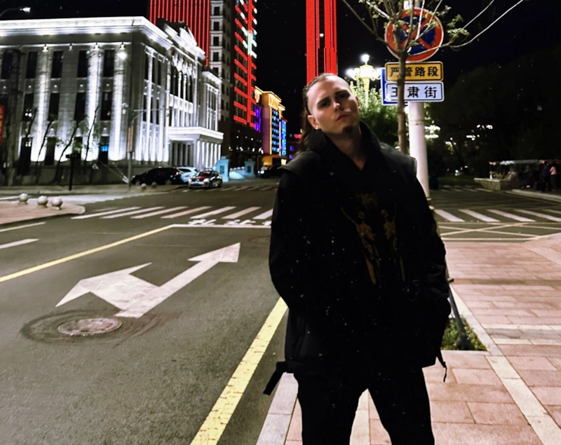 Гитарист группы Neverlove Илья Якименко Гитарист группы Neverlove Илья Якименко