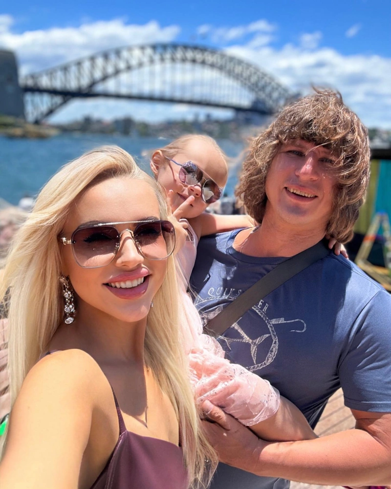 Наталья Оскар и бывший муж Роман Безматерных