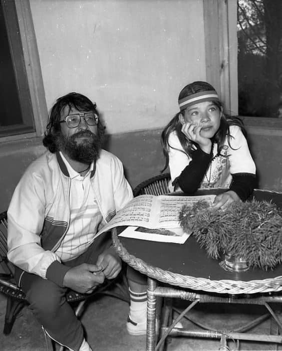 Полина Осетинская в детстве с отцом Полина Осетинская в детстве с отцом