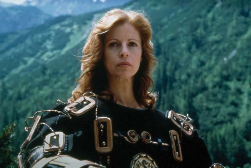 Хезер Митчелл в роли Ашки в сериале «Чародей»