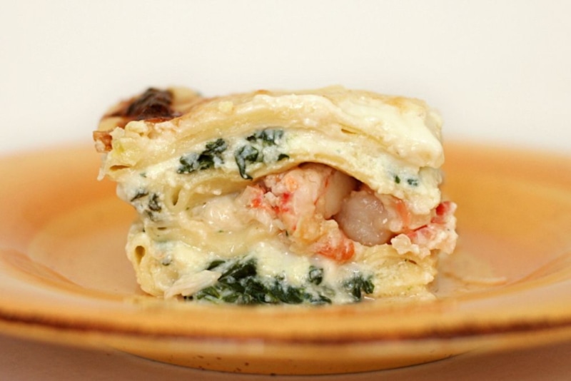 Аппетитная лазанья: рецепт с креветками и сыром