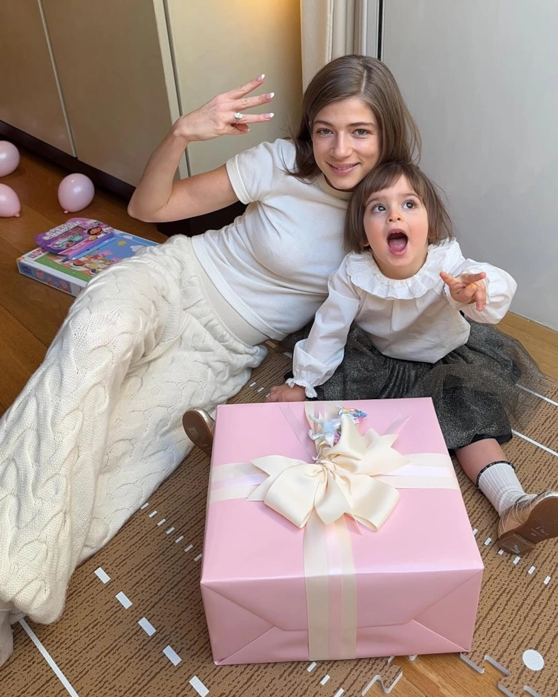 Александра Новикова с дочерью