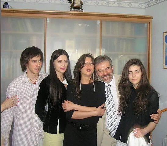 Анна Спектор с отцом, братом и сестрами