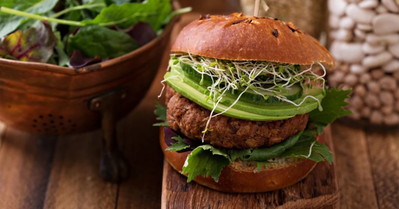 Бургер с фасолью и рисом: мясоедам на зависть