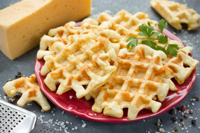 Сырные вафли без сахара: закуска с фантазией