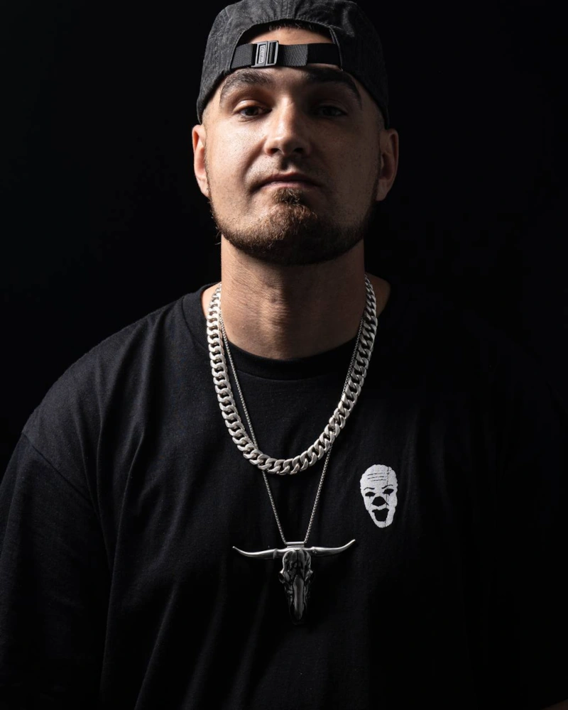 Brick Bazuka лицо без маски