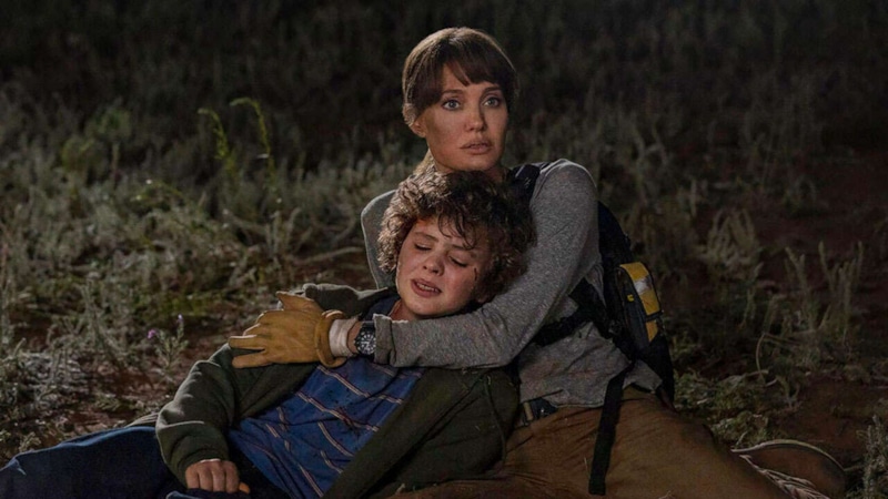 Финн Литтл и Анджелина Джоли в фильме «Те, кто желает мне смерти»