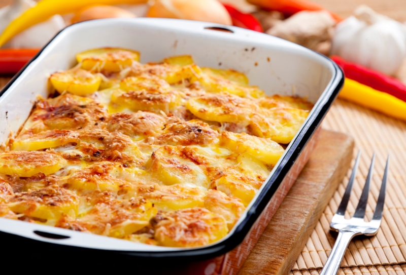 Сливочный гратен: картофель и сельдерей