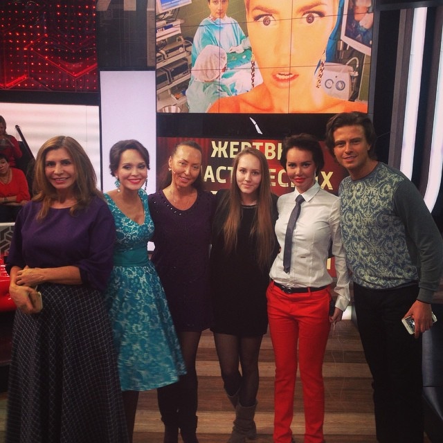 Маша Малиновская и Марина Садкова с дочерью Даной в программе «Прямой эфир»