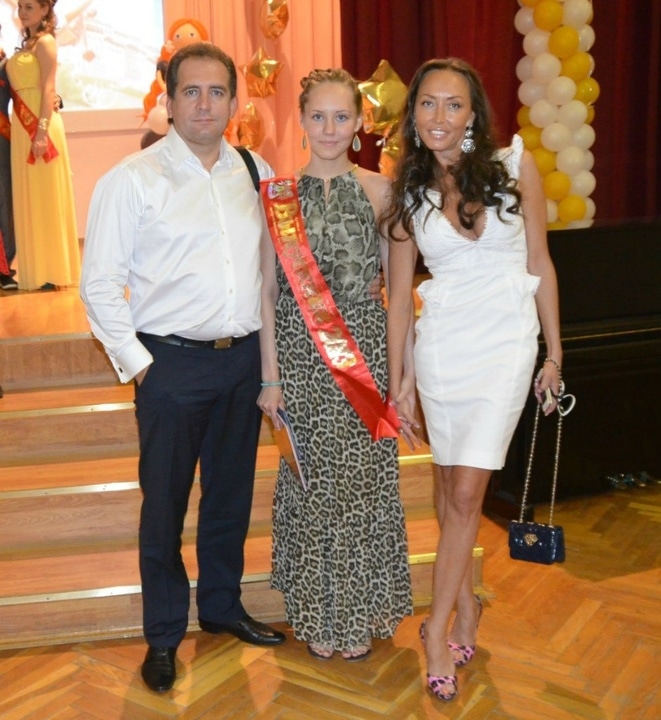 Марина Садкова с мужем и дочерью