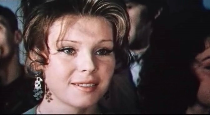 Людмила Суворкина в фильме «Центровой из поднебесья»